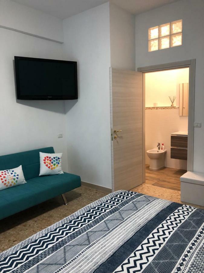 Bed and Breakfast Mare D'Amare Сан-Бенедетто-дель-Тронто Екстер'єр фото